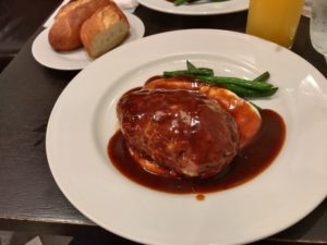 『ビストロ石川亭のハンバーグ』はコスパ最強ランチ